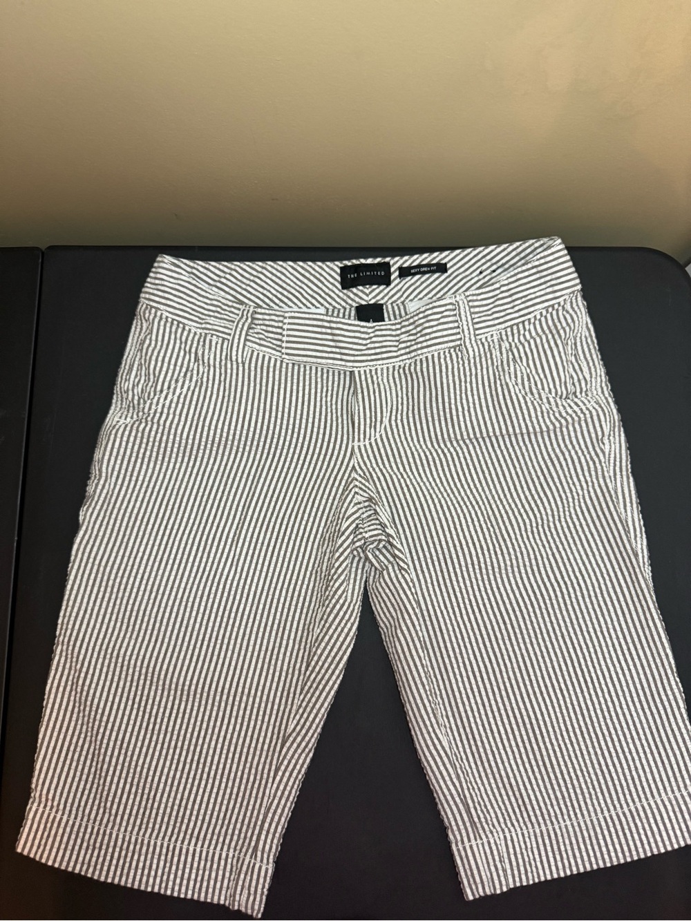 The Limited Sexy Drew Fit Seersucker Striped Bermuda Shorts Size 4 White Taupe